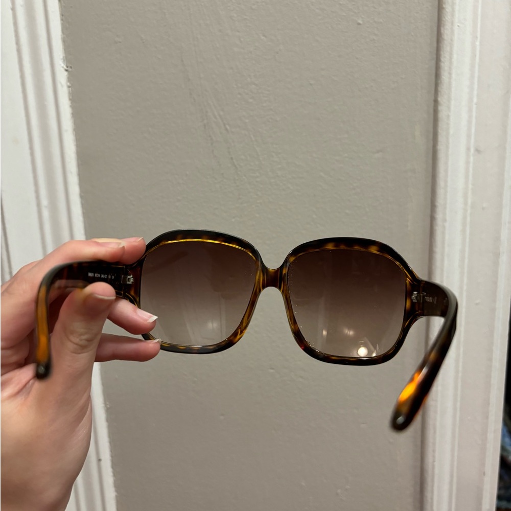 Oversized vintage Miu Miu tortoise sunglasses - Picture 6 of 6